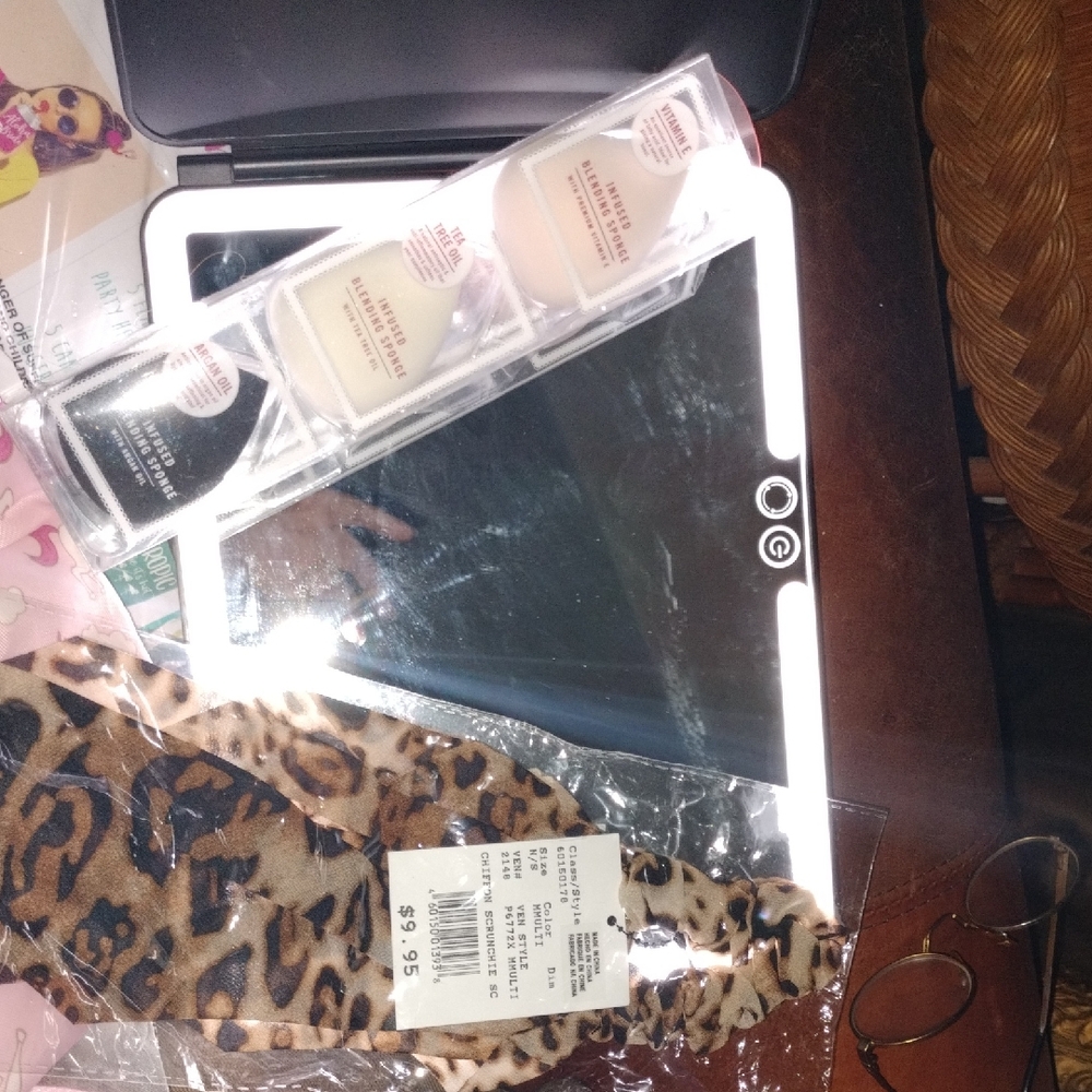 Black Tablet size light Mirror with Accessories